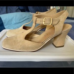 GUCCI beige suede T-strap dance heels.